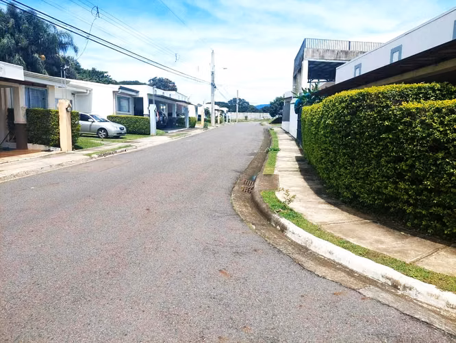 VENTA Casa de 1 Nivel en Condominio San Antonio de Alajuela | Seguridad y Piscina