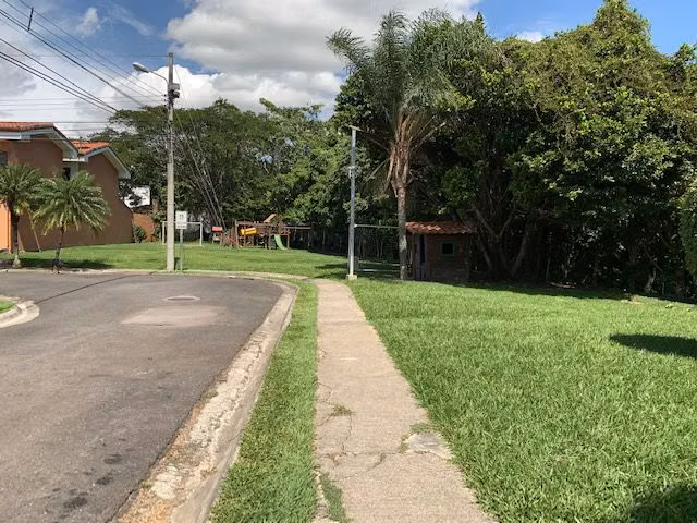 Venta de amplia casa en Residencial Praderas del Sol Santa Ana - Imagen 17