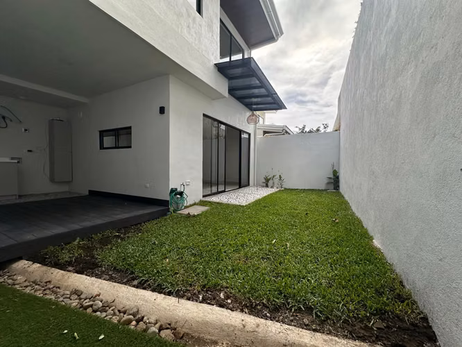 Venta de Casa Nueva para Estrenar en el Prestigioso Condominio Lusso Santa Ana - Imagen 2