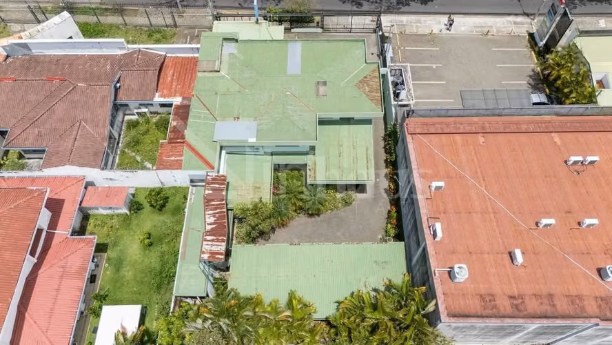 Venta de propiedad en Rohrmoser uso suelo mixto