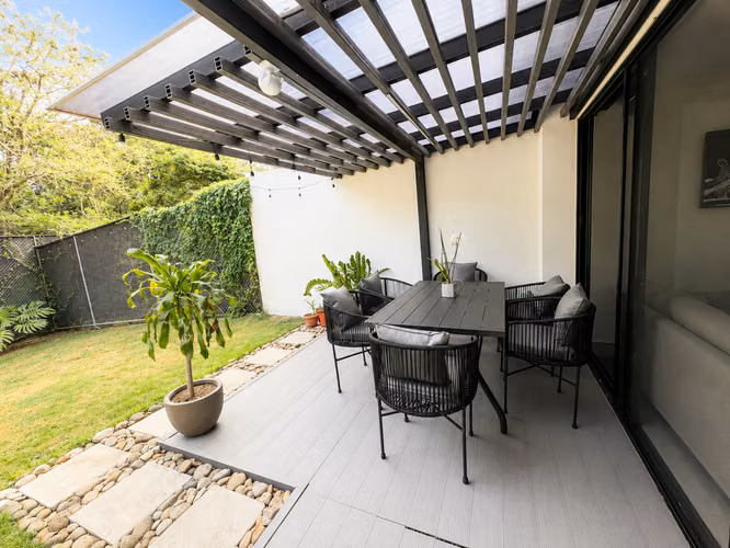 Vendo casa con jardín grande en condominio - Imagen 4