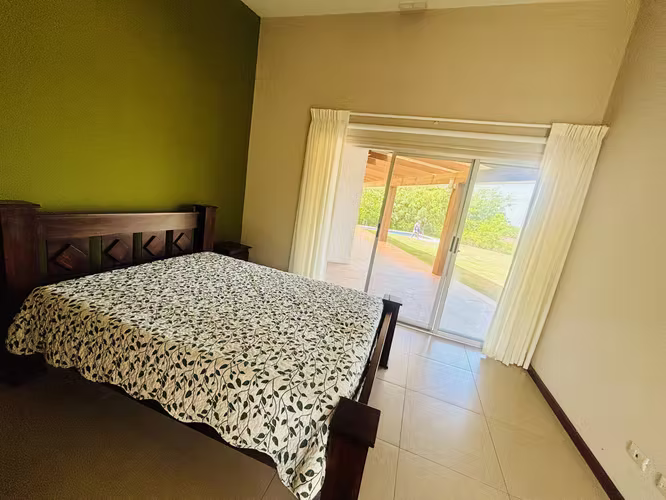 Rebajada. Quinta en San Mateo, con amplia casa, piscina y árboles frutales