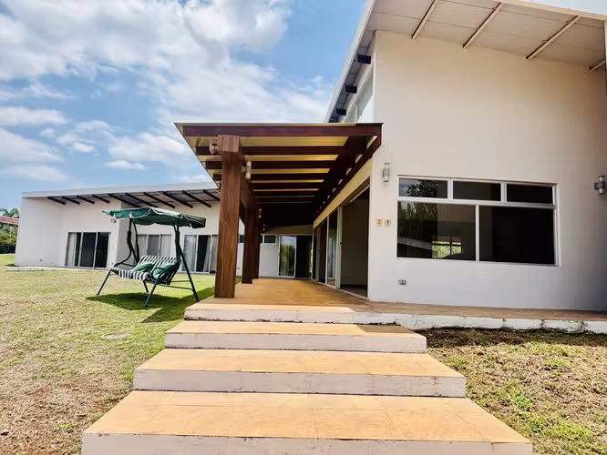 Rebajada. Quinta en San Mateo, con amplia casa, piscina y árboles frutales