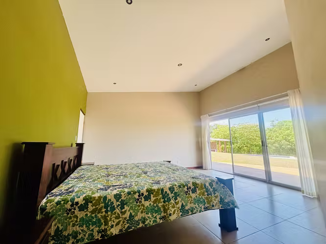 Rebajada. Quinta en San Mateo, con amplia casa, piscina y árboles frutales