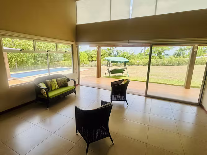 Rebajada. Quinta en San Mateo, con amplia casa, piscina y árboles frutales