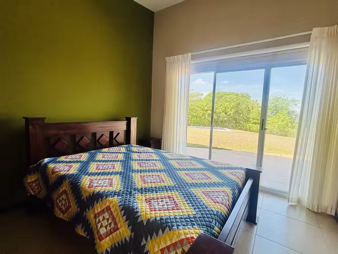Rebajada. Quinta en San Mateo, con amplia casa, piscina y árboles frutales