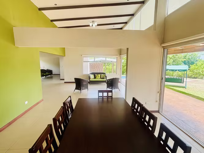 Rebajada. Quinta en San Mateo, con amplia casa, piscina y árboles frutales