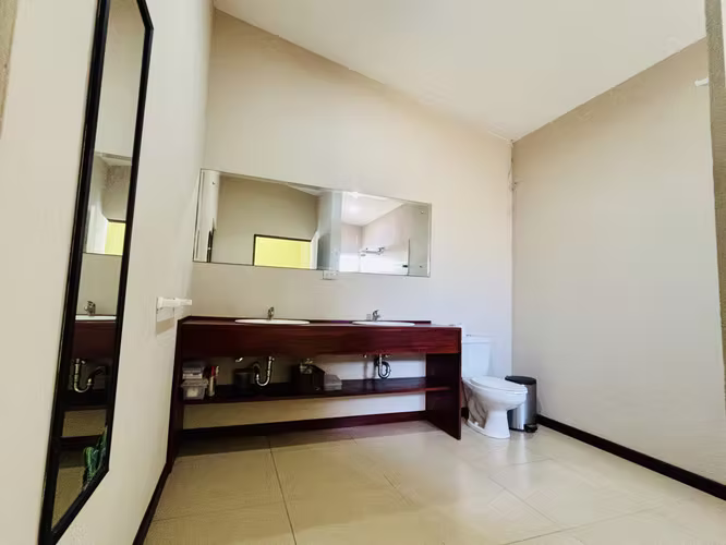 Rebajada. Quinta en San Mateo, con amplia casa, piscina y árboles frutales