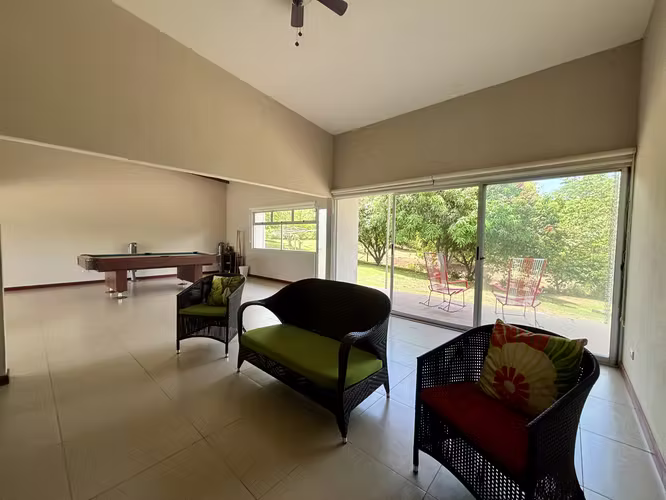 Rebajada. Quinta en San Mateo, con amplia casa, piscina y árboles frutales