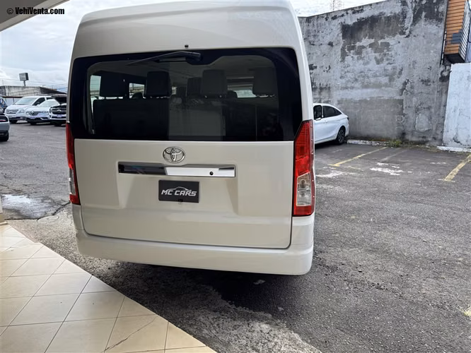 TOYOTA HIACE 2022 MANUAL DIESEL BLANCO - Imagen 7