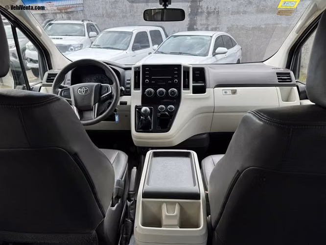 TOYOTA HIACE 2022 MANUAL DIESEL BLANCO - Imagen 9