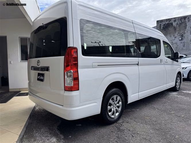 TOYOTA HIACE 2022 MANUAL DIESEL BLANCO - Imagen 3