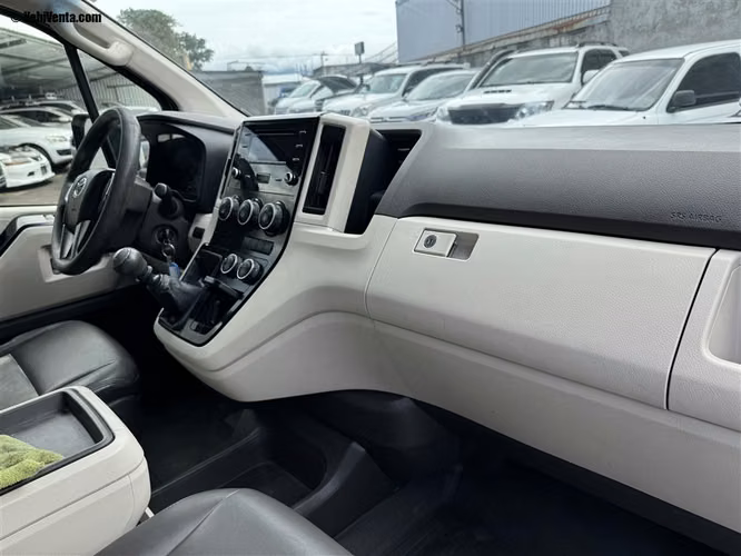 TOYOTA HIACE 2022 MANUAL DIESEL BLANCO - Imagen 8