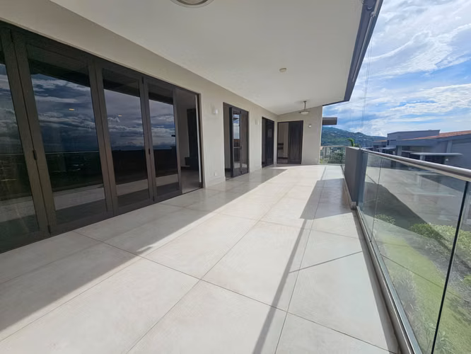 Flats 21, Lomas del Valle - 2DOR/2.5BA - 205 M2 *** SIN MUEBLES ***