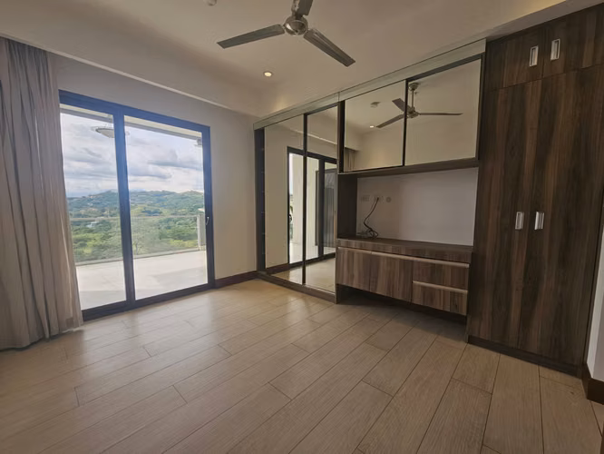 Flats 21, Lomas del Valle - 2DOR/2.5BA - 205 M2 *** SIN MUEBLES ***