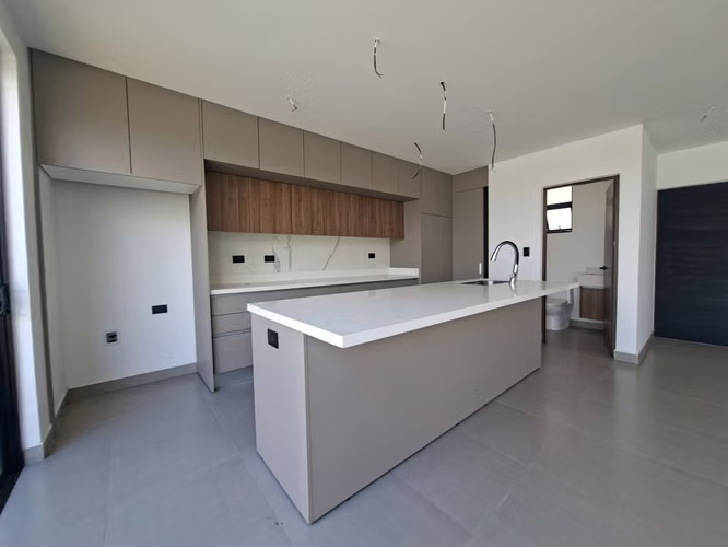 EXCLUSIVO Y MODERNO. CASA EN CONDOMINIO. GUACHIPELIN DE ESCAZU - Imagen 5