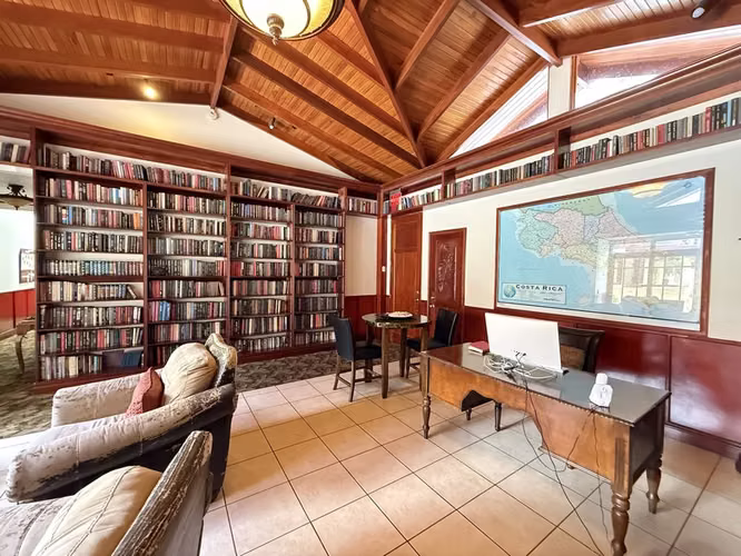 Venta, Una Propiedad Única Sobre la Ciudad – Oportunidad Excepcional en Alto de Las Palomas, Santa Ana - Imagen 12