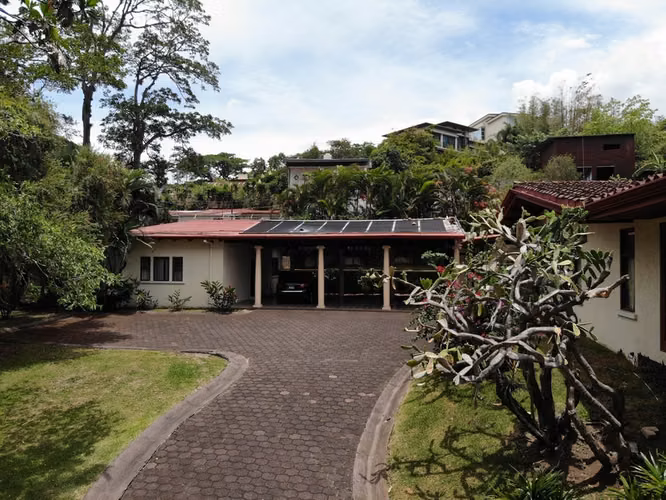 Venta, Una Propiedad Única Sobre la Ciudad – Oportunidad Excepcional en Alto de Las Palomas, Santa Ana - Imagen 7