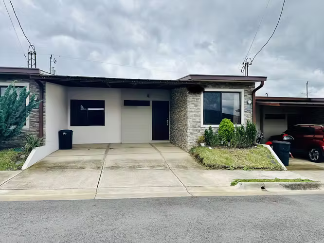 ALQUILER DE CASA EN CONDOMINIO EN MORAVIA