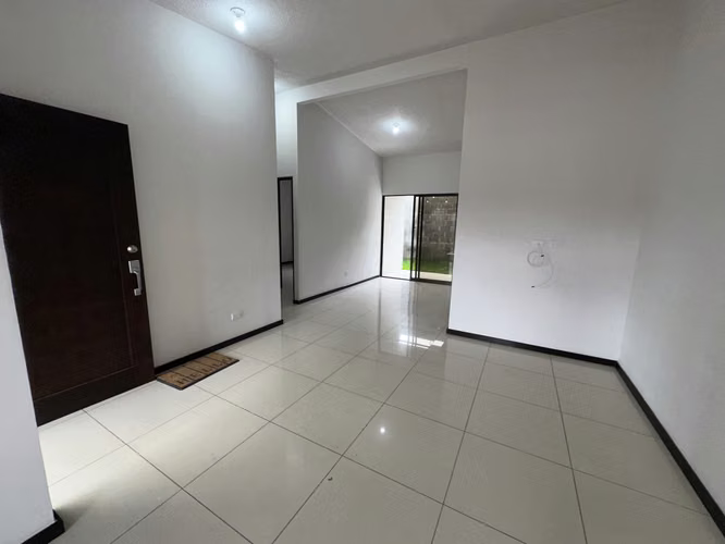 ALQUILER DE CASA EN CONDOMINIO EN MORAVIA - Imagen 8