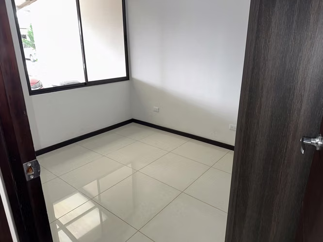 ALQUILER DE CASA EN CONDOMINIO EN MORAVIA - Imagen 3