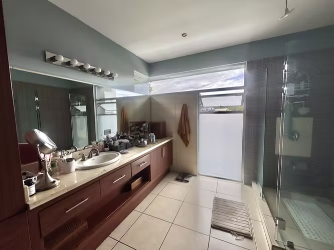 SE VENDE CASA EN  Residencial Cipreses DE CURRIDABAT