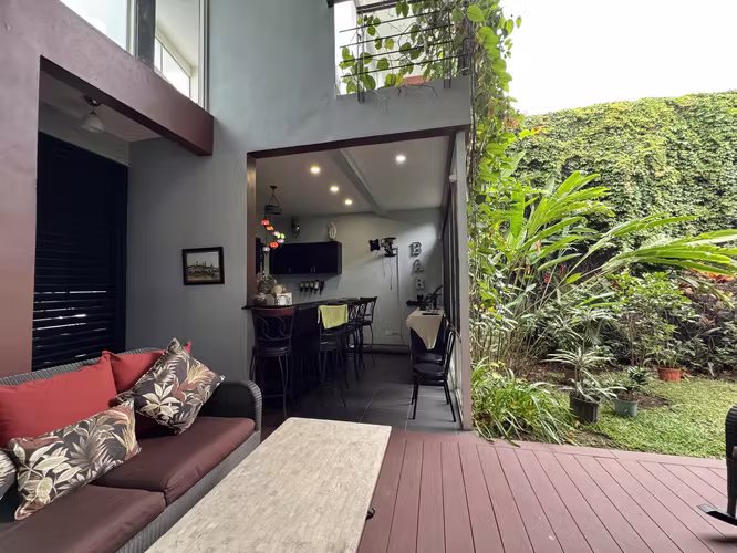 SE VENDE CASA EN  Residencial Cipreses DE CURRIDABAT