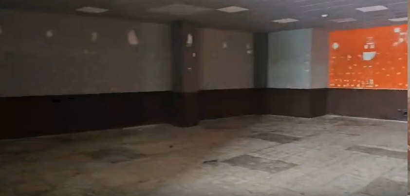 Amplio Local Comercial en Alquiler en Prestigioso Centro Comercial (ID 42472)