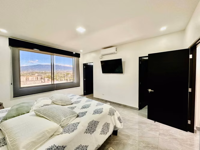 Venta de Exclusiva Casa en Condominio en Guachipelín Norte, Escazú | Amplios Espacios y Amenidades