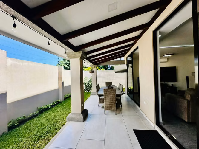 Venta de Exclusiva Casa en Condominio en Guachipelín Norte, Escazú | Amplios Espacios y Amenidades