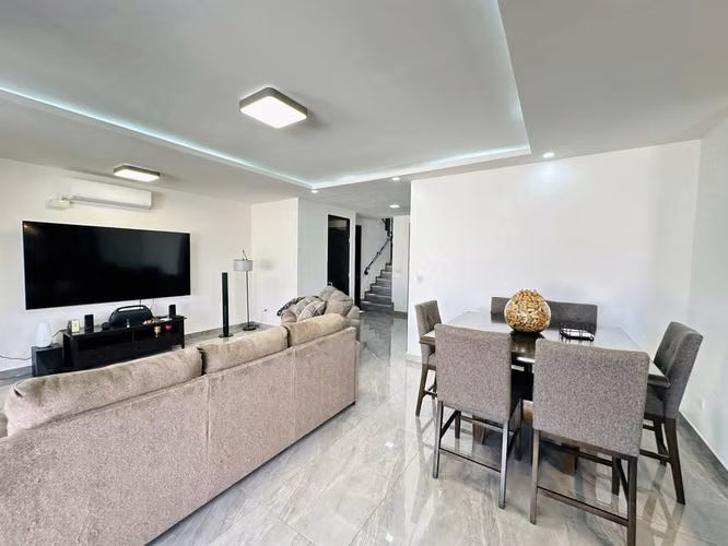 Venta de Exclusiva Casa en Condominio en Guachipelín Norte, Escazú | Amplios Espacios y Amenidades