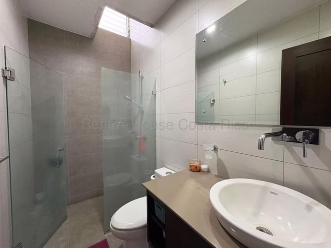 Casa en Alquiler en Rio Oro, Santa Ana IP