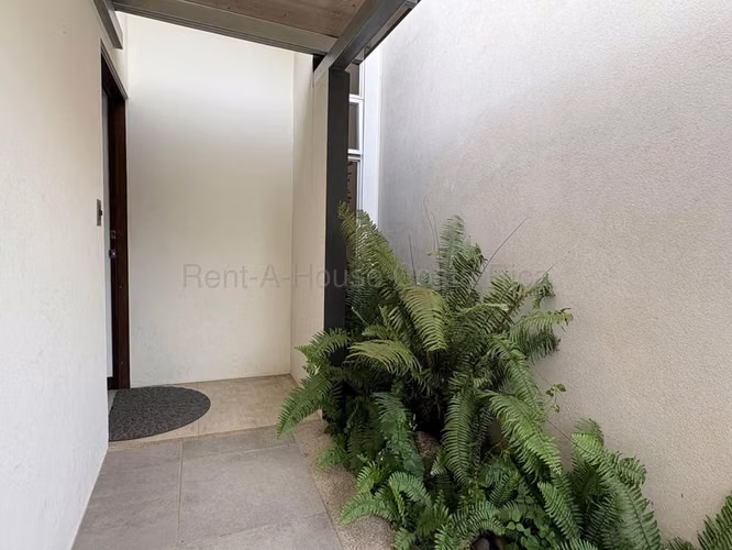 Casa en Alquiler en Rio Oro, Santa Ana IP