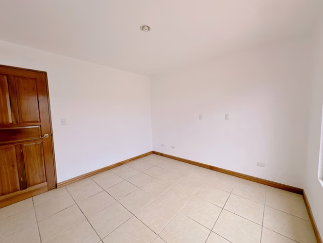 CASA EN VENTA EN CONDOMINIO EN SANTA ANA - Imagen 14