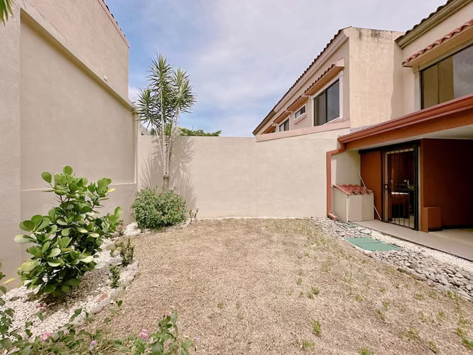 CASA EN VENTA EN CONDOMINIO EN SANTA ANA - Imagen 19