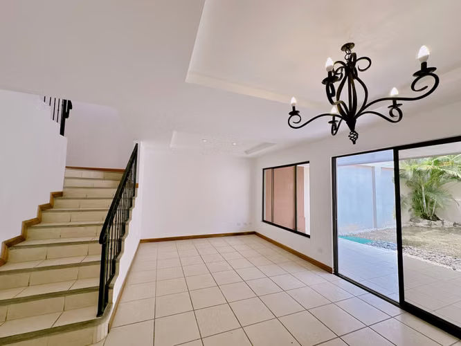 CASA EN VENTA EN CONDOMINIO EN SANTA ANA - Imagen 7