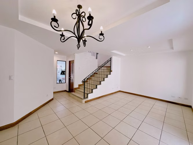 CASA EN VENTA EN CONDOMINIO EN SANTA ANA - Imagen 5