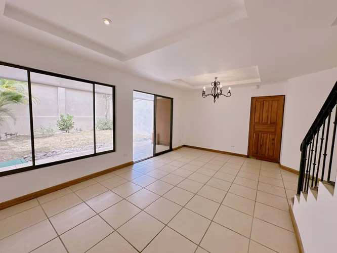 CASA EN VENTA EN CONDOMINIO EN SANTA ANA - Imagen 6