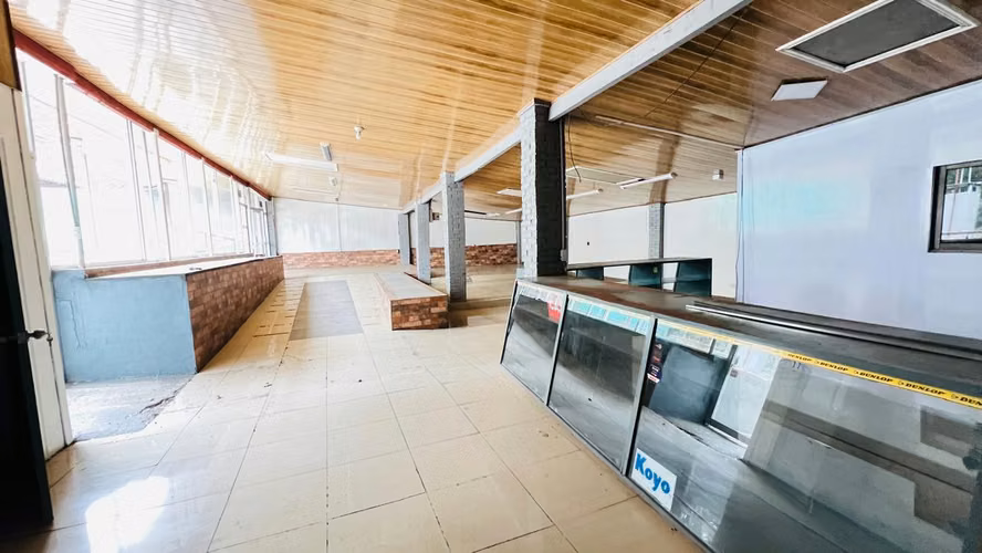BODEGA / LOCAL COMERCIAL EN ALQUILER – PIEDADES, SANTA ANA - Imagen 4