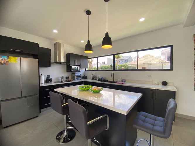 Casa Moderna en Condominio Exclusivo | Bello Horizonte, Escazú - Imagen 4