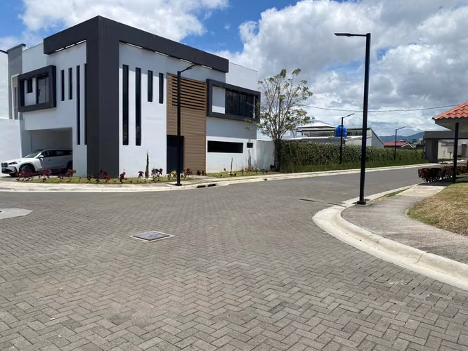 Casa Moderna en Condominio Exclusivo | Bello Horizonte, Escazú - Imagen 2