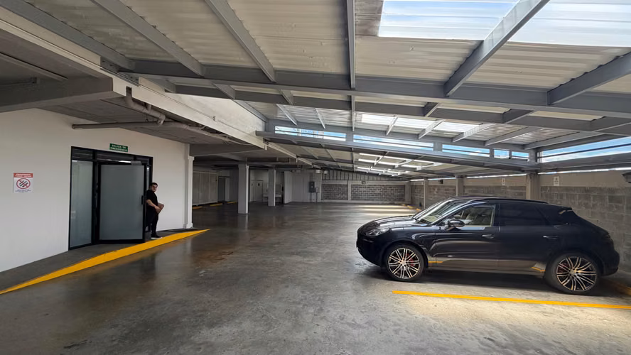 Venta / Alquiler Oficinas Corporativas | Edificio Urbania | Escazú