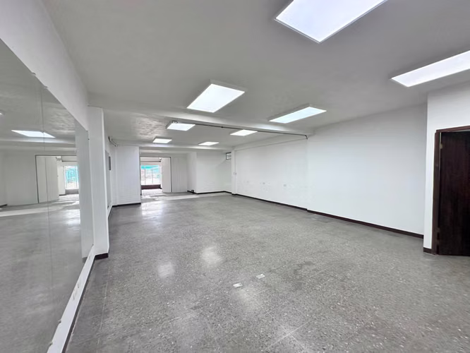 Sale of Commercial Building with 340 m2 in San José Centro