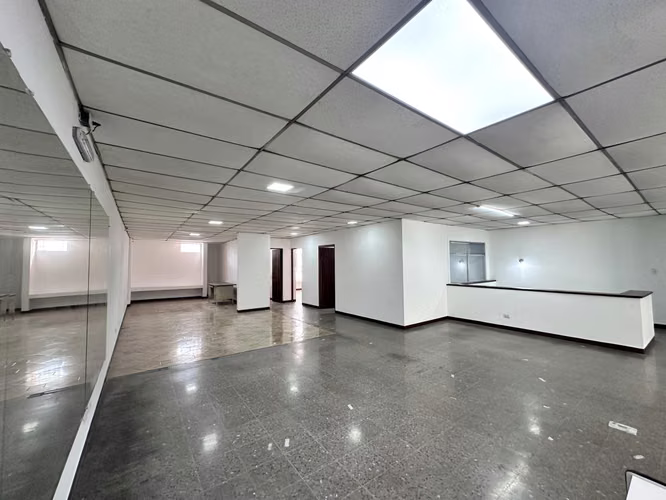 Venta de Edificio Comercial con 340 m2 en San José Centro
