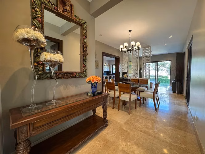 Venta de casa en condominio exclusivo en Lindora Santa Ana - Imagen 2