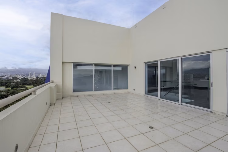 Venta de Pent-House en Mata Redonda, San José, Condominio Sabana Real