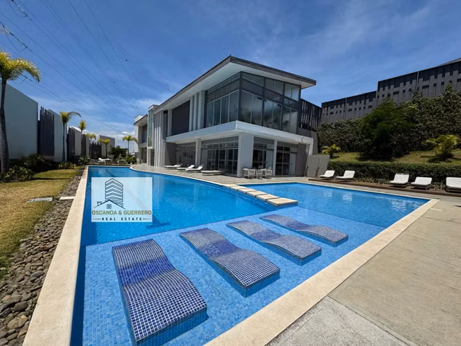 VENTA CASA de 3 Dormitorios en Condominio Blue, Los Arcos, Heredia