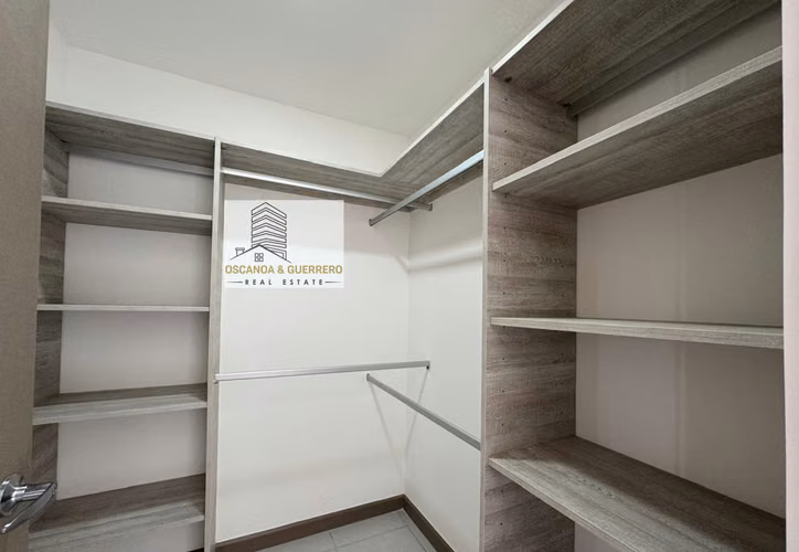 VENTA CASA de 3 Dormitorios en Condominio Blue, Los Arcos, Heredia