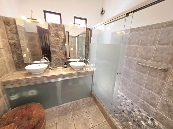 Venta de casa esquinera,  una planta en Condominio, Santa Ana - Imagen 5