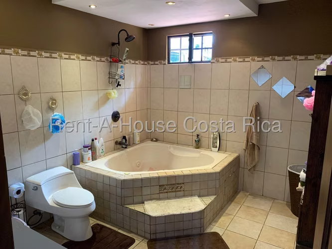 Casa Contemporánea en Condominio en el Centro de Coronado